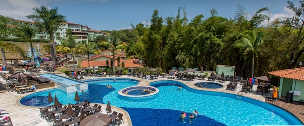 A paradisíaca piscina do Tauá Resort Caeté