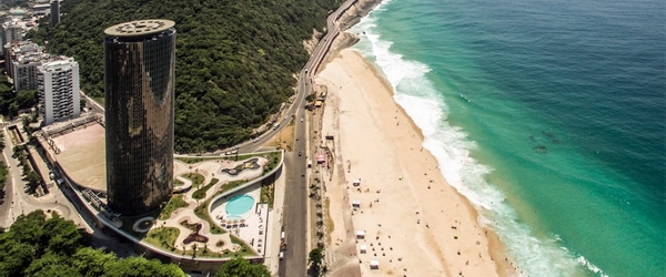 Vista panorâmica do Hotel Nacional, com a Praia de São Conrado à frente