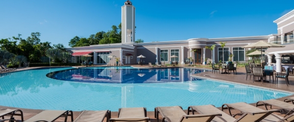 A ampla piscina do Wish Resort Golf Convention