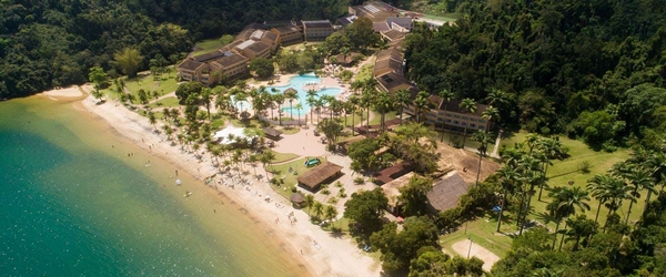 O Vila Galé Eco Resort Angra, na Costa Verde (RJ), cercado por um mar de águas cristalinas e reservas intocadas de Mata Atlântica.