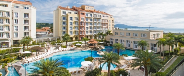 Na sofisticada Praia de Jurerê Internacional, em Florianópolis (SC), está o belo Il Campanario Villagio Resort.
