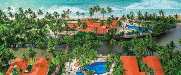 Vista panorâmica do Jatiúca Hotel & Resort, em Maceió, um dos resorts incríveis para se hospedar em Alagoas.