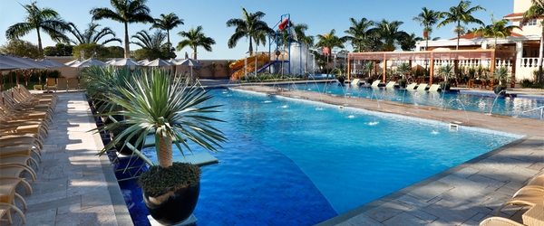 O complexo aquático do Royal Palm Resort Campinas, um dos melhores resorts em São Paulo.