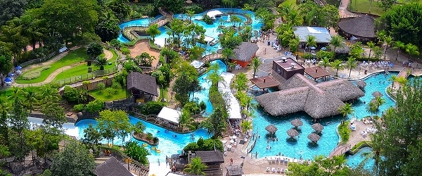 O lindo Hot Park, com acesso livre para os hóspedes do Rio Quente Cristal Resort.