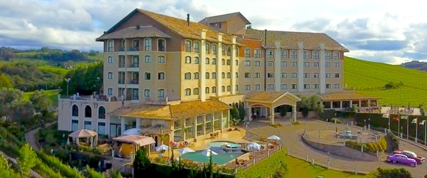 O Hotel Spa do Vinho, em estilo toscano, está localizado em Bento Gonçalves (RS), no Vale dos Vinhedos.