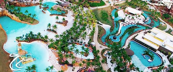 Visão panorâmica do parque aquático do Hot Beach Resort.