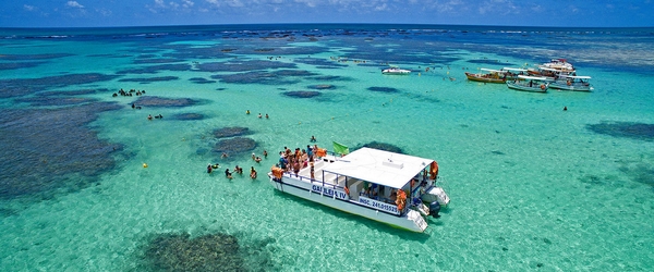 Ao se hospedar em um resort em Maragogi, no estado de Alagoas, não deixe de visitar as famosas Galés e suas piscinas naturais.