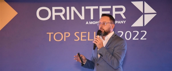 Roberto Sanches, executivo da Orinter, na cerimônia de entrega do prêmio Top Seller 2022.