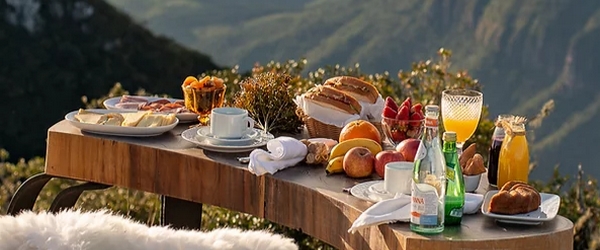 Imagine-se tomando café da manhã à beira de um cânion no Rio do Rastro Eco Resort, na Serra do Rio do Rastro (SC).