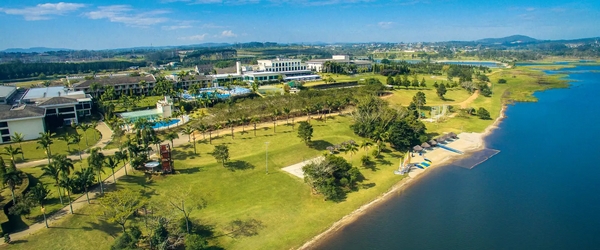 O belo Club Med Lake Paradise, à beira do Lago Taiaçupeba, em Mogi das Cruzes (SP).