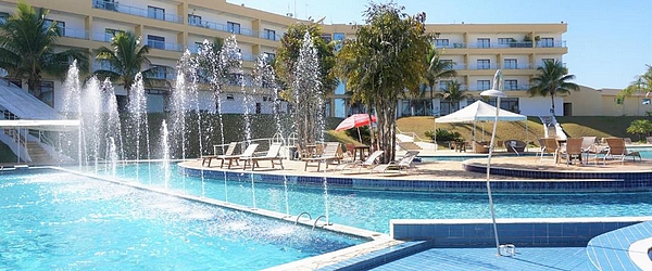 A charmosa piscina do Furnaspark Resort.