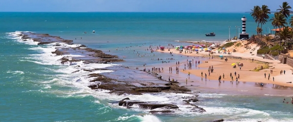 Coruripe é famosa por suas praias, piscinas naturais e tranquilidade.
